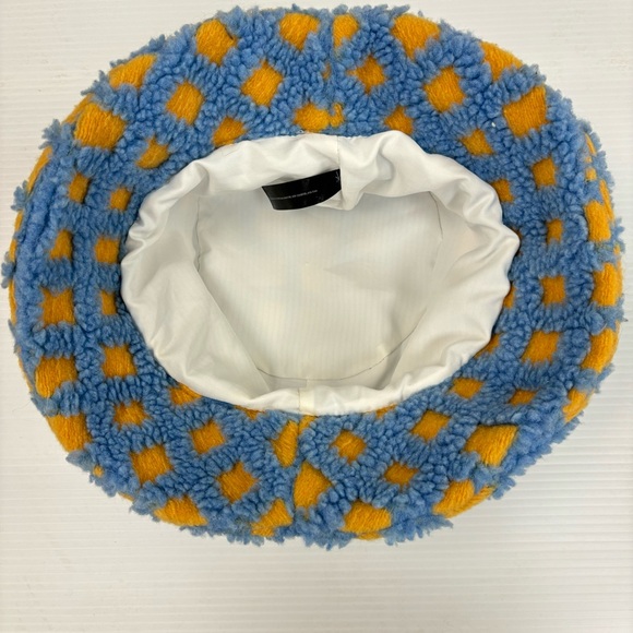 NWOT Urban Outfitters Sherpa Bucket Hat Blue/Yellow Plaid one size - Picture 3 of 7